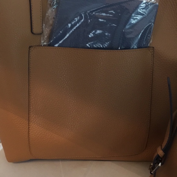 Faux leather 2 color tote bag NWT - Picture 2 of 8